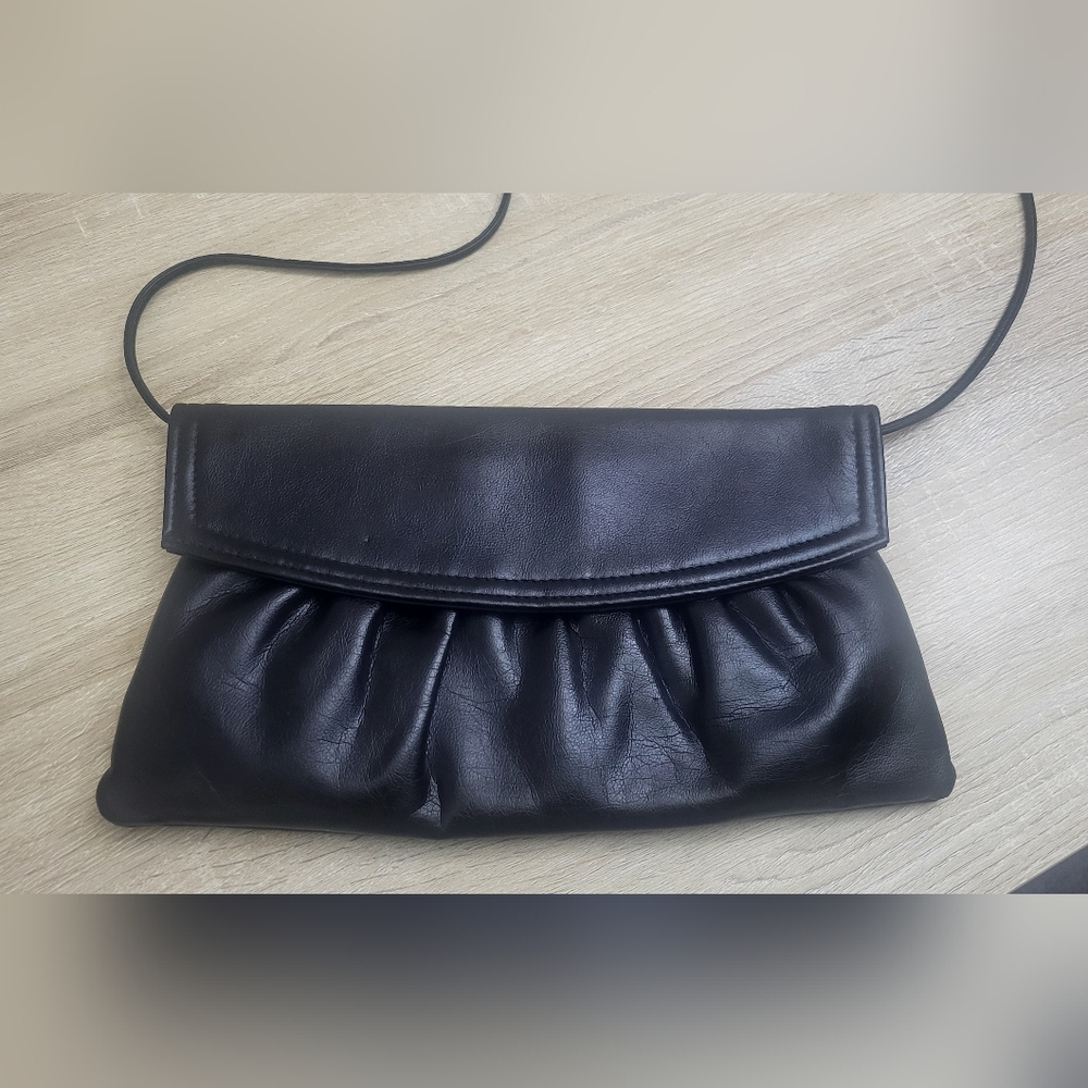 Black‎ clutch. No name brand. - Picture 2 of 5